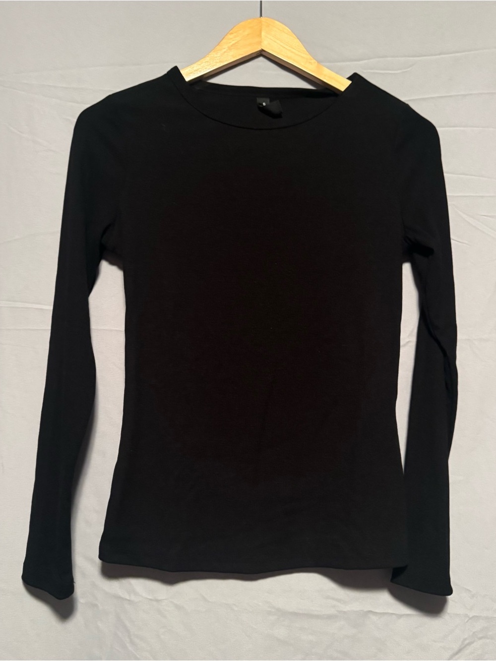 Black Long-Sleeve Women's Crewneck Top